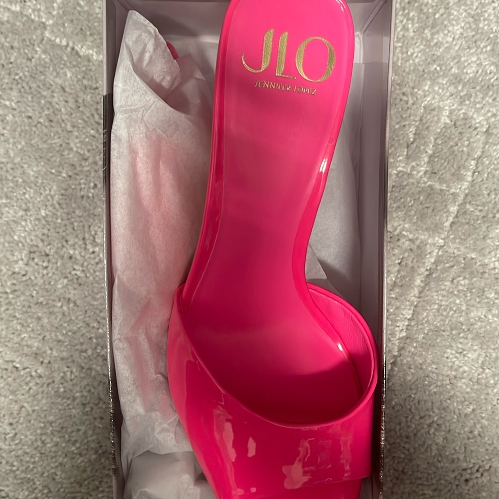 Pink never worn 9.5